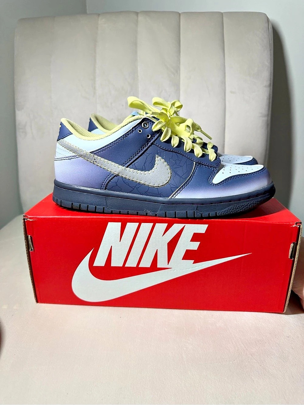 Nike Kids Sneakers Blue & White Girls US 6Y Like New